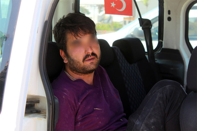 Antalya'da sokağa çıkma yasağını delen iki genç ceza yememek için ortalığı birbirine kattı - Resim: 1