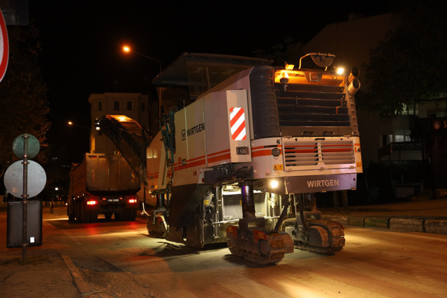 Şehir uykudayken Bursa Büyükşehir Belediyesi iş başında - Resim: 1