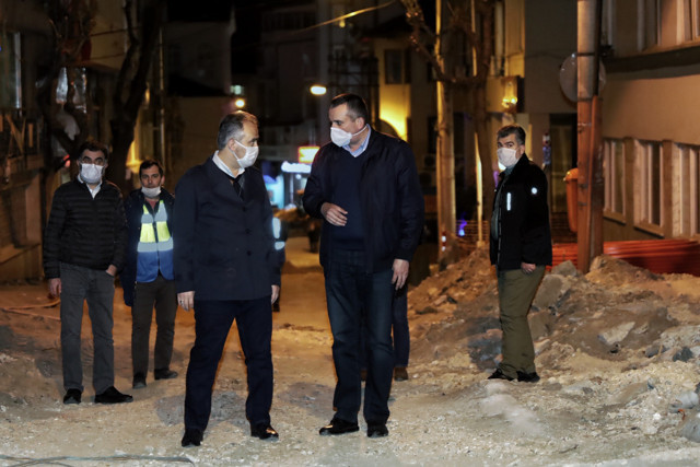 Şehir uykudayken Bursa Büyükşehir Belediyesi iş başında - Resim: 0