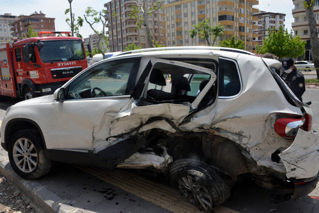 Kahramanmaraş'ta feci kaza: Otomobil 5 araca çarpıp takla attı - Resim: 0