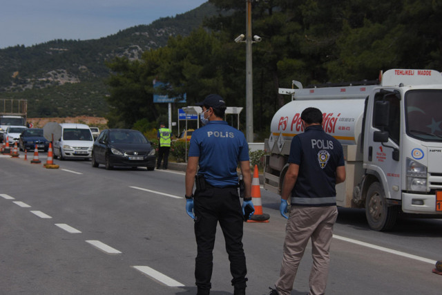 Muğla'da kısıtlama kalktı tatilcilerin rotası Bodrum oldu araç girişi yüzde 25 arttı - Resim: 2