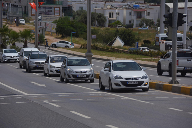 Muğla'da kısıtlama kalktı tatilcilerin rotası Bodrum oldu araç girişi yüzde 25 arttı - Resim: 1