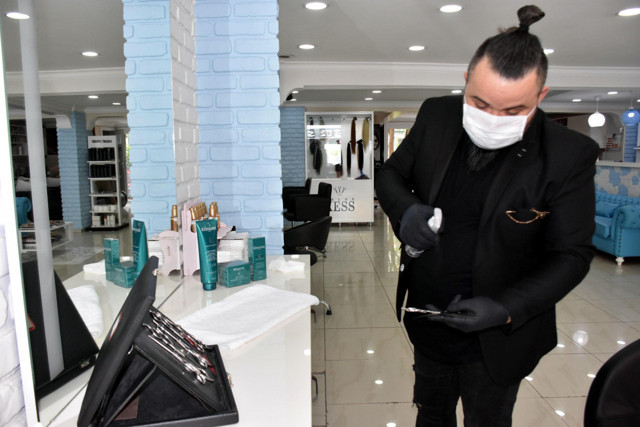 İzmir'de erkek kuaföründe randevu yoğunluğu 5 gün şimdiden doldu - Resim: 1