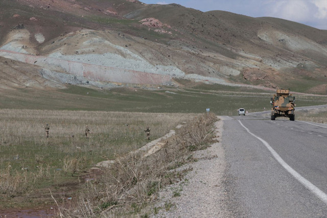 Van'da PKK'lı teröristler Vefa Sosyal Destek ekibine saldırdı: 2 şehit - Resim: 1