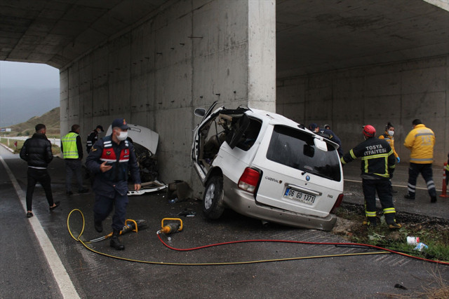 Kastamonu'da korkunç kaza: 2 ölü 1 yaralı - Resim: 0