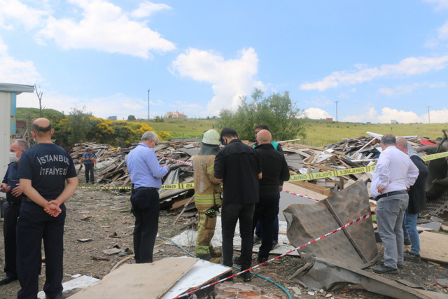 Başakşehir'de patlama: 2 kişi öldü enkaz altında kalanlar var - Resim: 1
