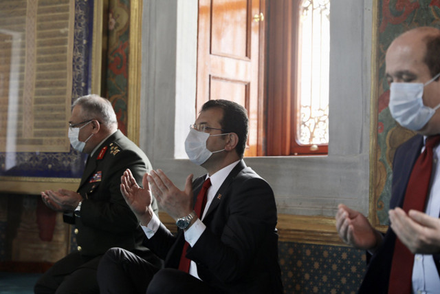 Ekrem İmamoğlu İstanbul Valiliği'nin fetih töreninde! Dua fotoğrafı gündem oldu - Resim: 1