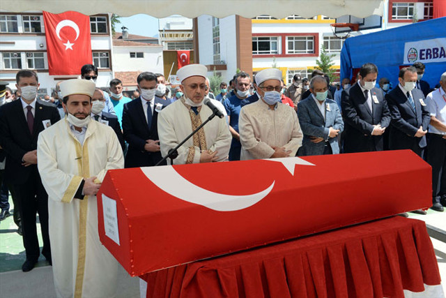 Tokat'ta İdlib şehidi İsmail Anayurt gözyaşlarıyla toprağa verildi - Resim: 1