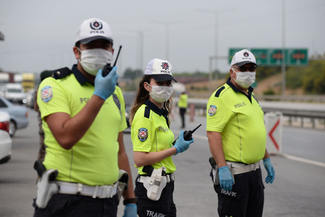 Adana'da polis havadan tespit etti karadan ceza kesti - Resim: 0