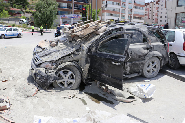 Ankara'da can pazarı! Freni boşalan kamyonet neden oldu - Resim: 1