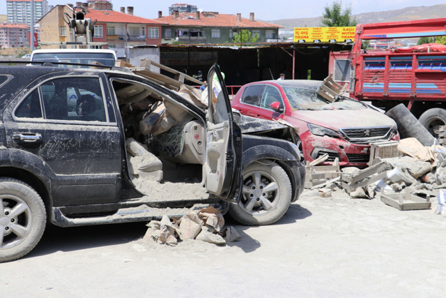 Ankara'da can pazarı! Freni boşalan kamyonet neden oldu - Resim: 0