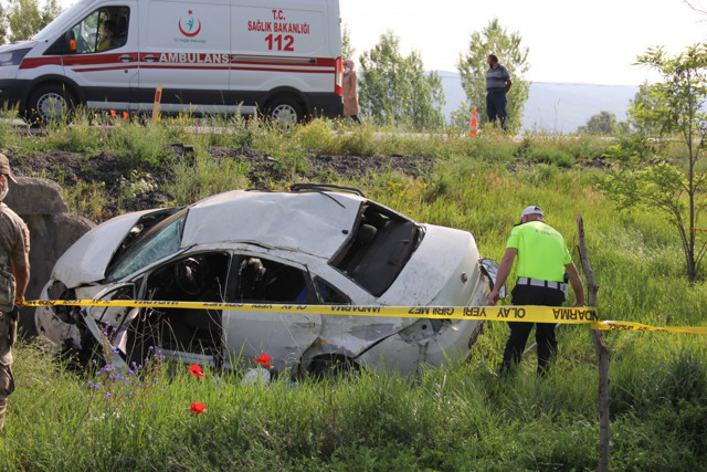 Sivas'ta niyetleri Artvin'e gitmekti otomobil ölüme götürdü - Resim: 1