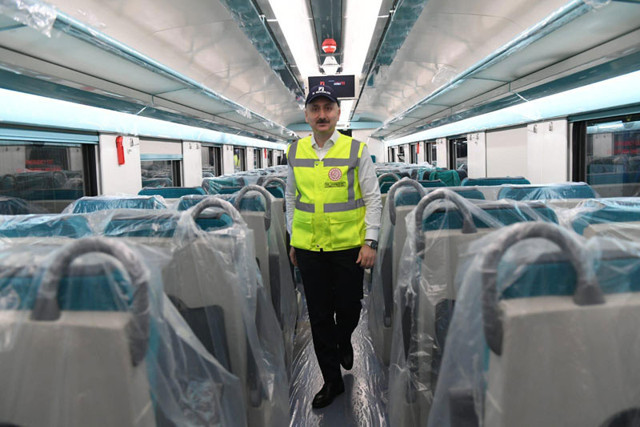 Ulaştırma Bakanı Adil Karaismailoğlu milli elektrikli tren testi için tarih verdi - Resim: 1