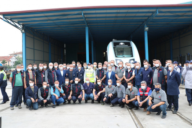 Ulaştırma Bakanı Adil Karaismailoğlu milli elektrikli tren testi için tarih verdi - Resim: 0