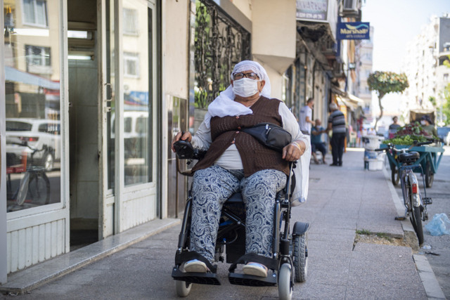 Mersin'de o haliyle torunlarına bakıyor kızı kazada öldü eşi kamyon altında kaldı - Resim: 1