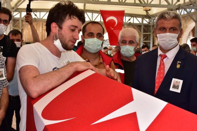 Şehit Piyade Teğmen Yunus Gül, son yolculuğuna uğurlandı törende göz yaşı seli - Resim: 2