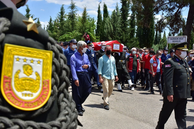 Şehit Piyade Teğmen Yunus Gül, son yolculuğuna uğurlandı törende göz yaşı seli - Resim: 1