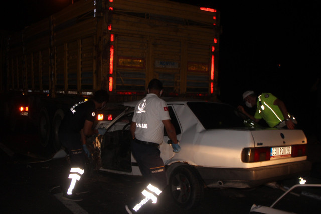 Kayseri'de feci kaza otomobil TIR'ın altına girdi - Resim: 0