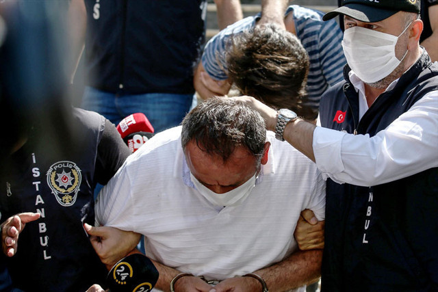 Bakan Berat Albayrak'a yönelik hakaret içerikli paylaşım yapanlardan biri 'firari FETÖ sanığı' çıktı - Resim: 0