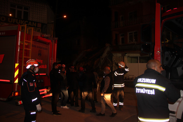 Erzurum’da 5 katlı metruk bina çöktü - Resim: 1