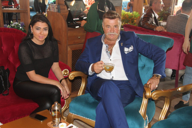 Burcu Sezginoğlu kimdir kaç yaşında ne iş yapıyor? - Resim: 2