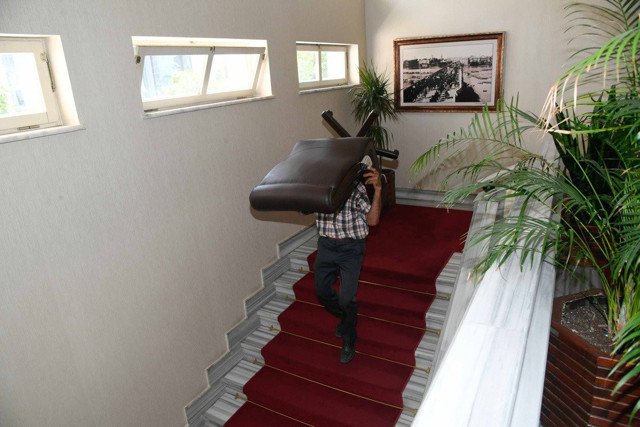 CHP'li Adana Büyükşehir Belediye Başkanı Karalar'ın makam odası haczedildi - Resim: 1