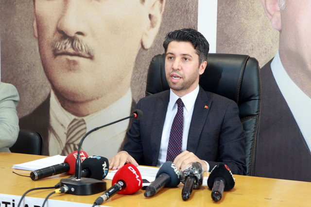 Adana'da CHP'li Başkan Zeydan Karalar'a tepki şehrimiz rezil edildi - Resim: 0