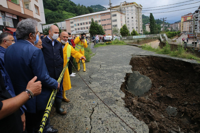 Süleyman Soylu, Rize'deki sel faciasına ilişkin detayları paylaştı - Resim: 0