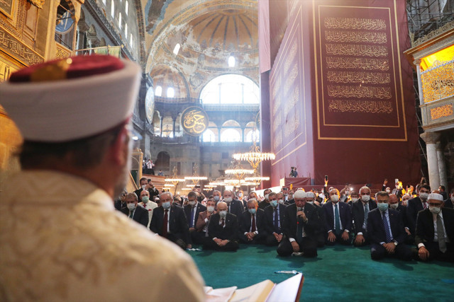 Ayasofya 86 yıl sonra ibadete açıldı! İlk cuma eşsiz oldu Erdoğan dua okudu - Resim: 3