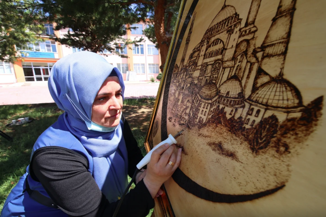 Malatya'da öğretmen Ayasofya caminin açılış sevincini tabloya işledi - Resim: 1