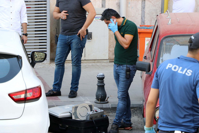 Gaziantep'te şüpheli çanta paniği! Fünye ile patlatıldı - Resim: 0