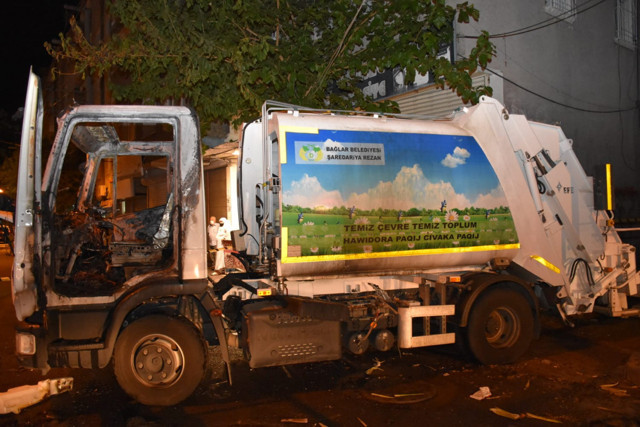 Diyarbakır'da AK Partili  Bağlar Belediyesine ait hizmet aracı yakıldı - Resim: 1