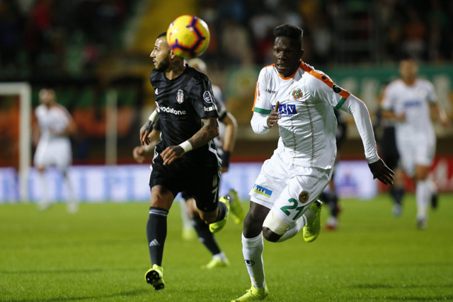 Beşiktaş’ın yeni transferi N'Sakala takım arkadaşlarıyla vedalaştı - Resim: 0