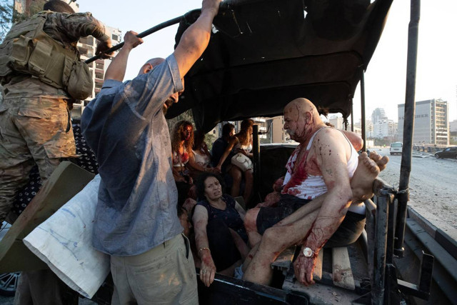 Lübnan'ın başkenti Beyrut'ta büyük patlama! Çok sayıda ölü ve yaralı var - Resim: 2