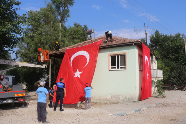 Hakkari'de zırhlı araç devrildi: 2 şehit - Resim: 1