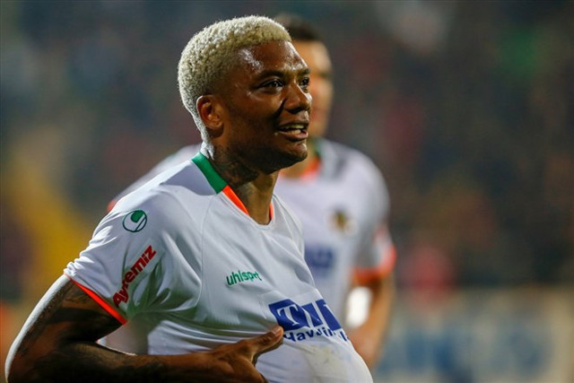 Junior Fernandes Birleşik Arap Emirlikleri ekibine transfer oldu - Resim: 0