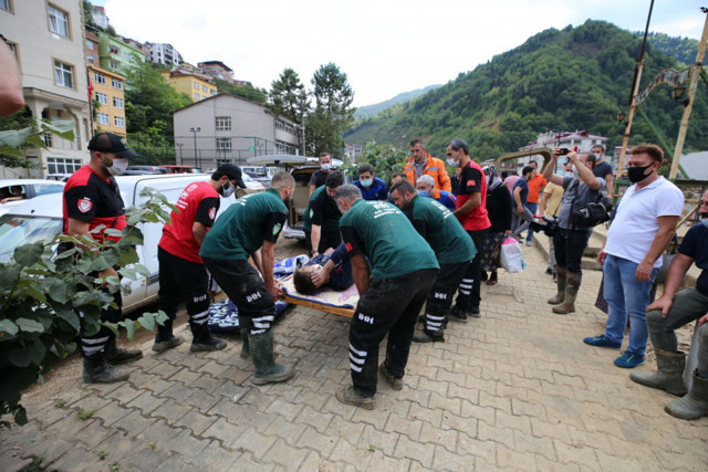 İHH ekipleri, yaraları sarmak için selin vurduğu Giresun’da - Resim: 2