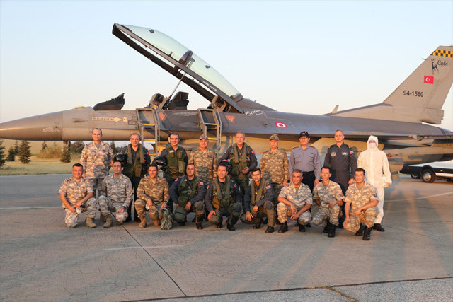 Bakar Hulusi Akar F-16 ile Ege semalarında uçtu - Resim: 2