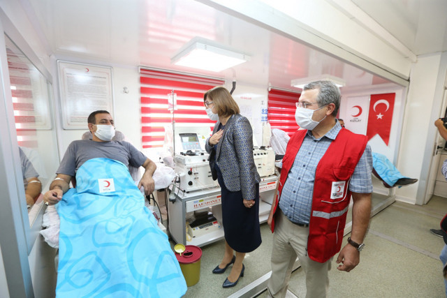 Türkiye’de kurumsal anlamda bir ilk! Gaziantep Belediye Başkanı Şahin: Virüs değil, iyilik yayılacak  - Resim: 1