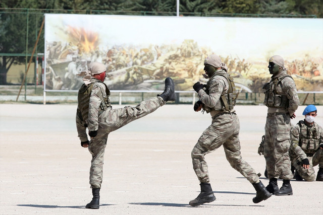 Hulusi Akar: Aziz milletimizi bu terör belasından kurtaracağız - Resim: 2