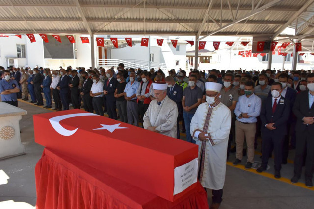 Şehit Uzman Onbaşı Serdar Aslan Gaziantep'te son yolculuğuna uğurlandı - Resim: 0