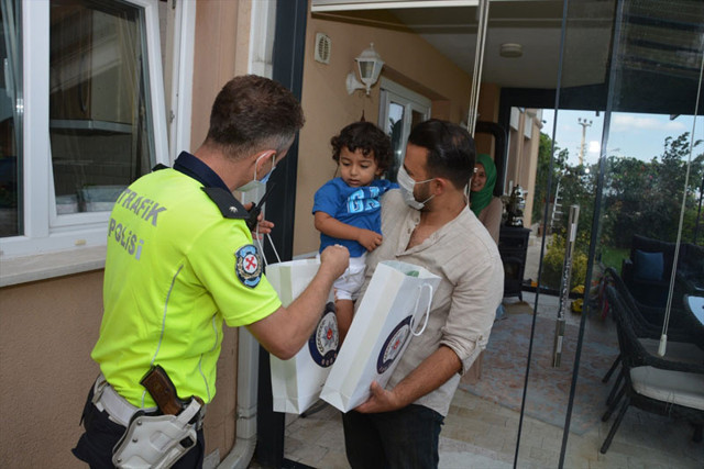 Sakarya İl Emniyet Müdürü Kaya'dan polis maketine sarılan minik Ertuğrul'a sürpriz - Resim: 0