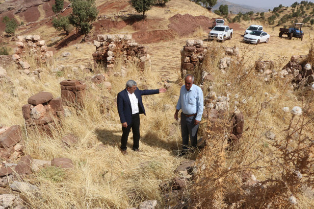 PKK'nın 6'sı çocuk 2'si hamile 12 yakınını katlettiği eve 33 yıldır Türk bayrağı asıyor - Resim: 0