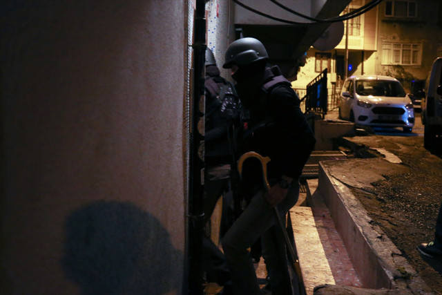 İstanbul'da DEAŞ operasyonu! Çok sayıda adrese eş zamanlı baskın - Resim: 0