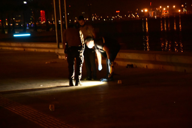 İzmir'de 'tuvalet' tepkisinde 2 arkadaşı bıçaklayıp kaçtı - Resim: 1