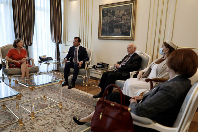 Fatih'in tablosu Osmanlı Hanedanı fertleriyle buluştu - Resim: 1