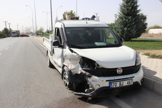 Karaman'da yok böyle kaza: Otomobil parçalara ayrıldı - Resim: 1