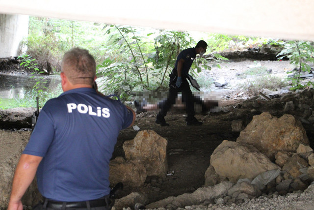 Antalya'da köprü altında erkek cesedi bulundu - Resim: 0