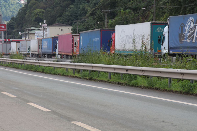 Türk tırları Ermeni köylerinde saldırıya uğradı - Resim: 1