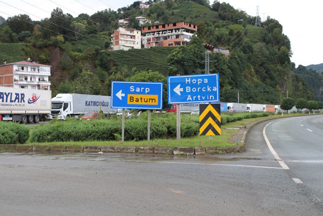 Türk tırları Ermeni köylerinde saldırıya uğradı - Resim: 0